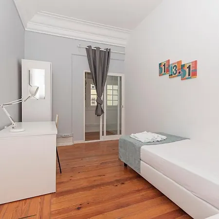 Houze Bright Near Marques De Pombal *