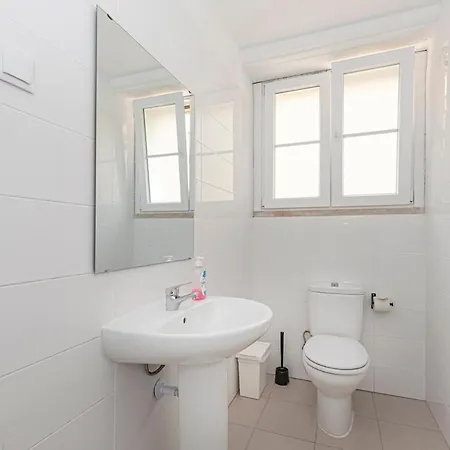 Houze Bright Near Marques De Pombal Apartamento
