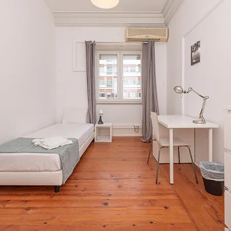 Houze Bright Near Marques De Pombal Apartamento